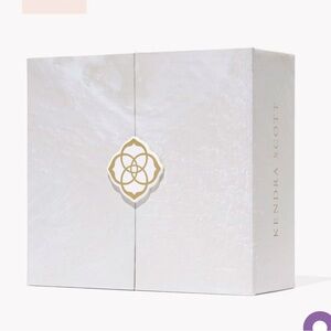 Kendra Scott 2025 12 Days of Joy Gold Bestsellers
Box NWOT